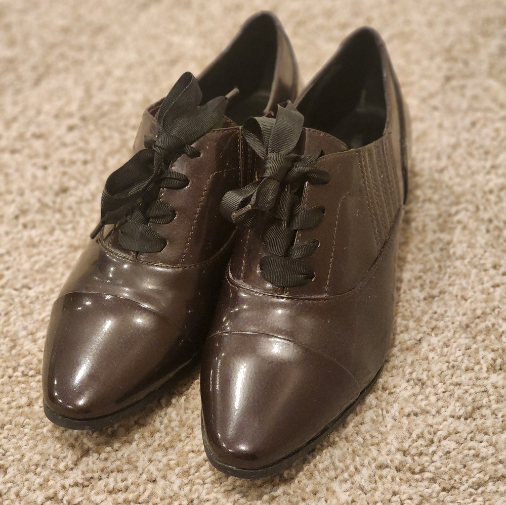 Nine West pointed toe lace up Oxfords